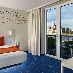 מלון Park Plaza
